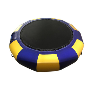 Trampolín flotante para juegos de lago inflable para niños a la venta