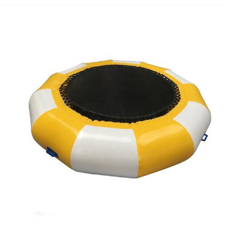 Trampolín flotante para juegos de lago inflable para niños a la venta
